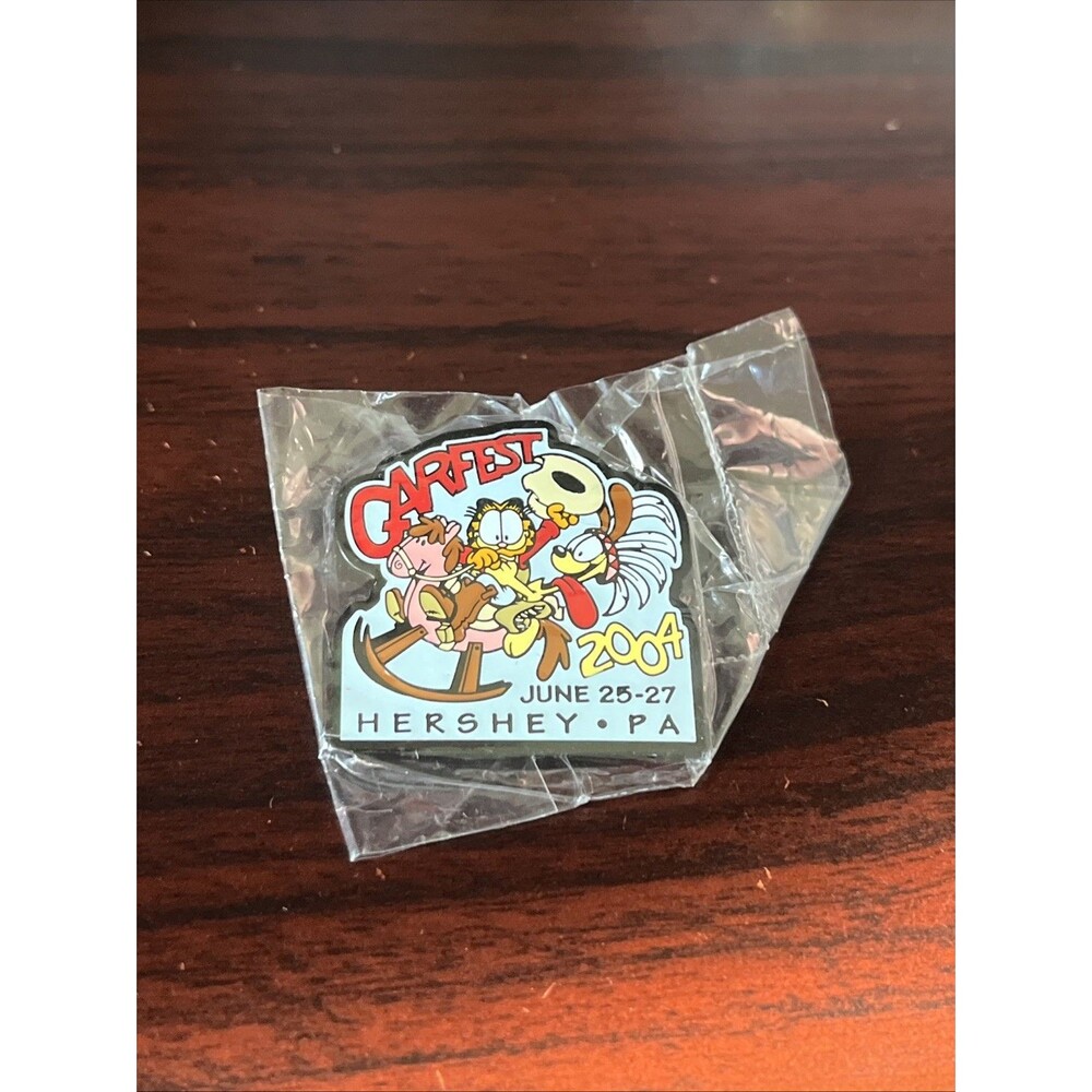 Garfield Garfest 2004 Hershey Pennsylvania‎ Odie Comic Strip Lapel Hat Pin